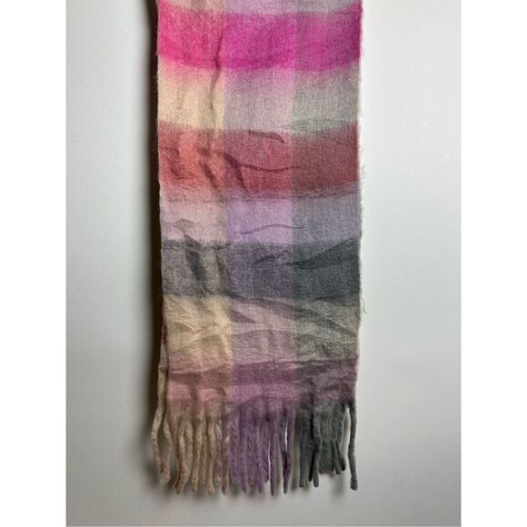 Pink plaid oversized scarf - Picture 6 of 6